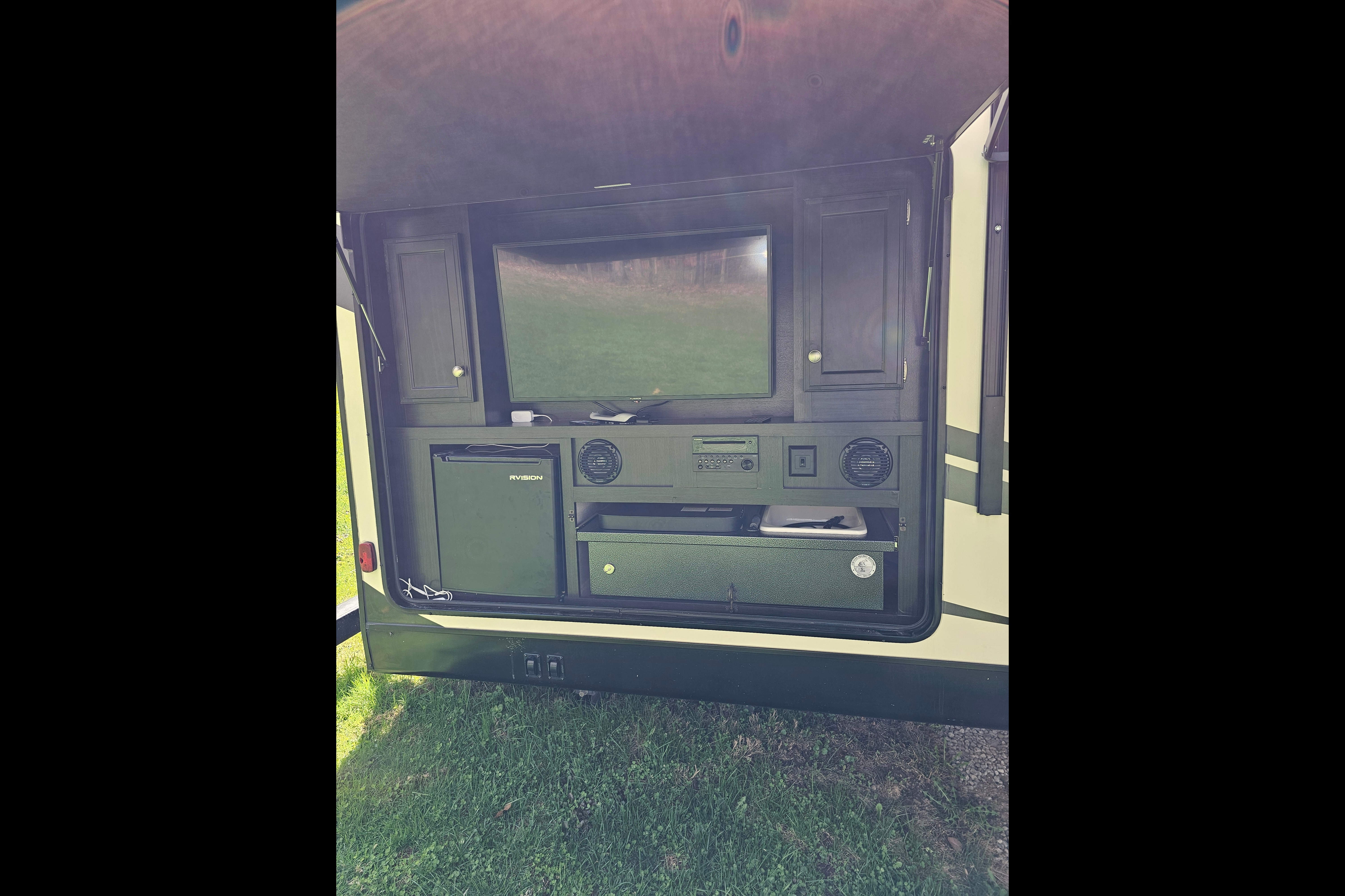 Blackburn's Venture RV Sporttrek Touring Edition 343VBH Travel Trailer
