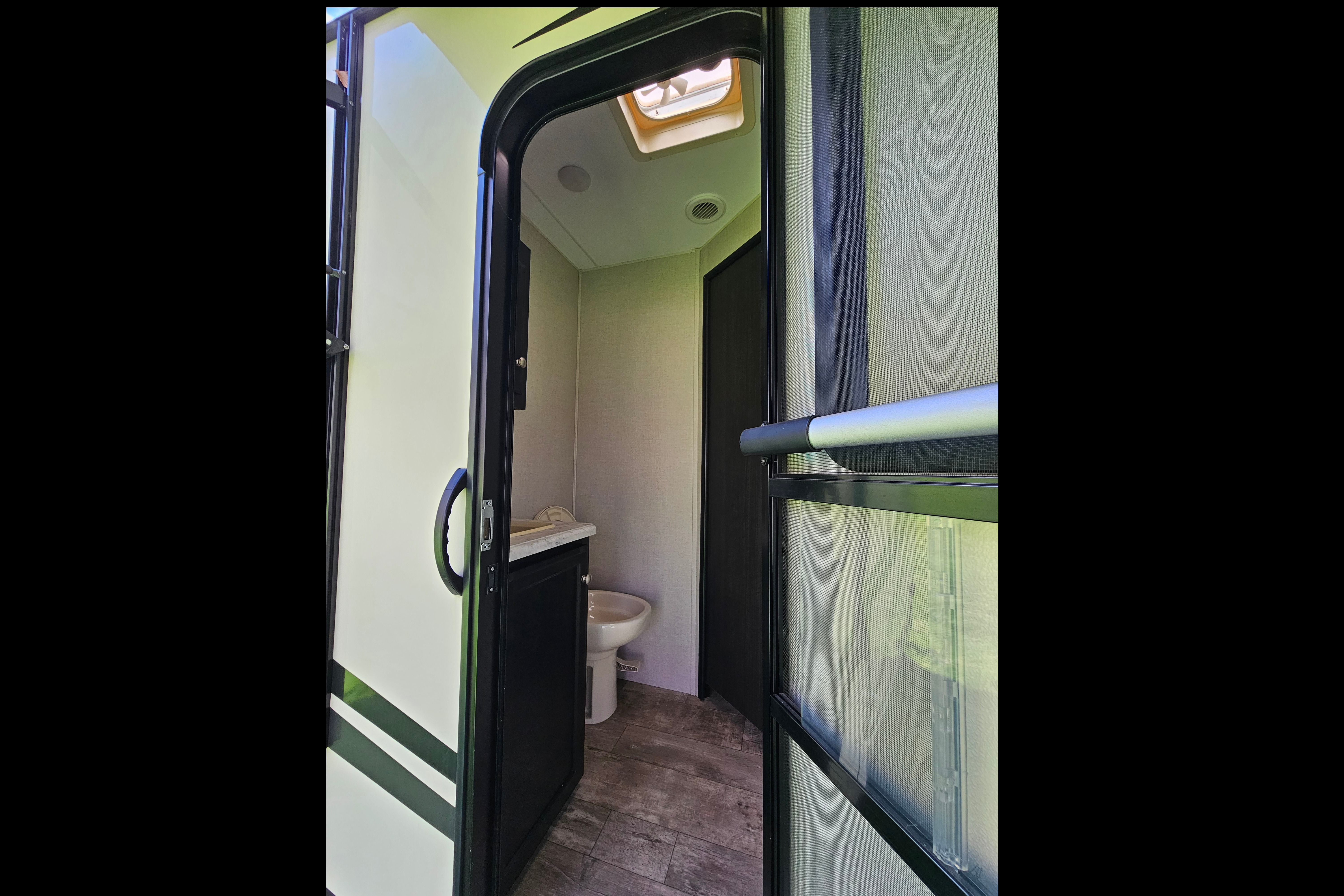 Blackburn's Venture RV Sporttrek Touring Edition 343VBH Travel Trailer