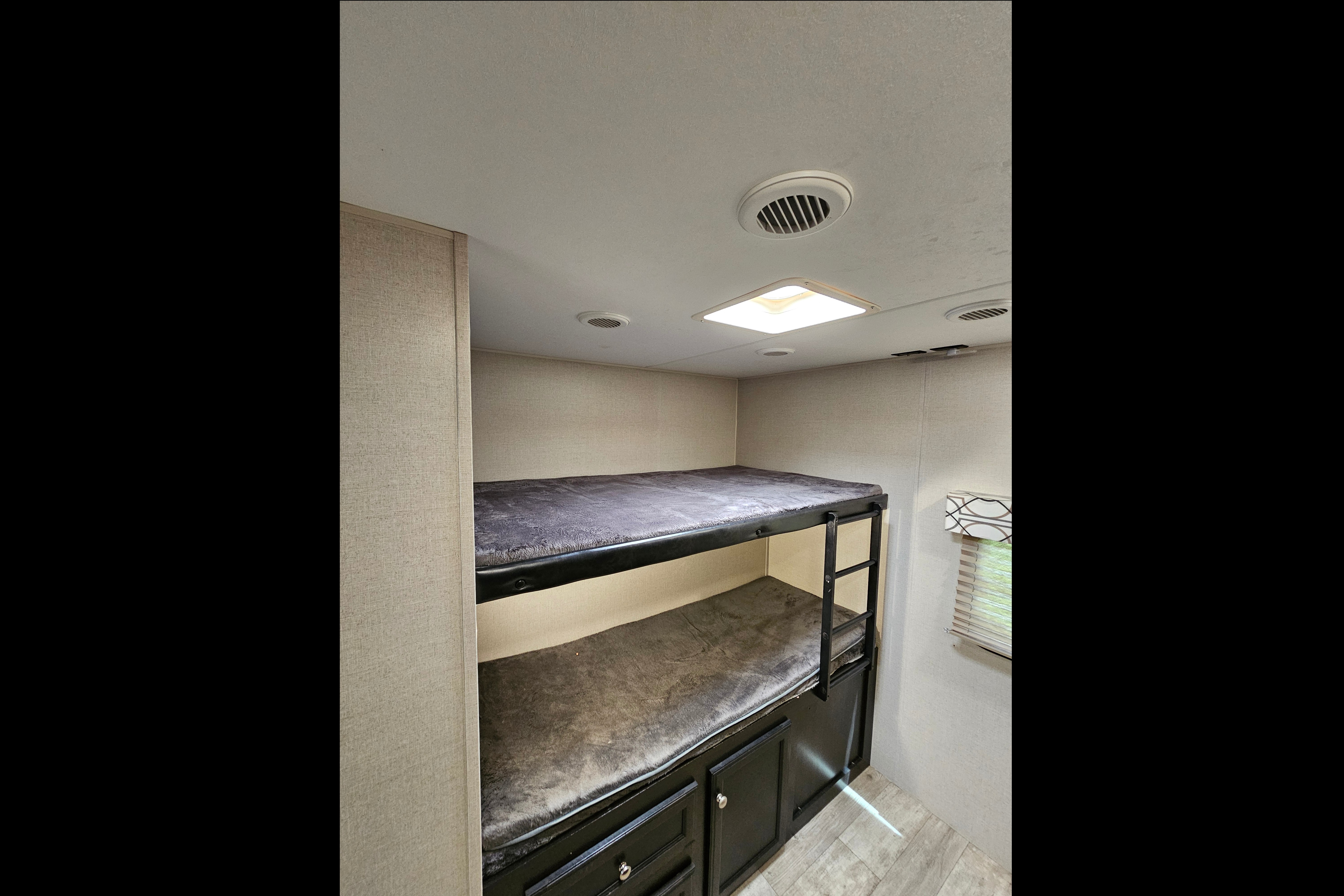 Blackburn's Venture RV Sporttrek Touring Edition 343VBH Travel Trailer