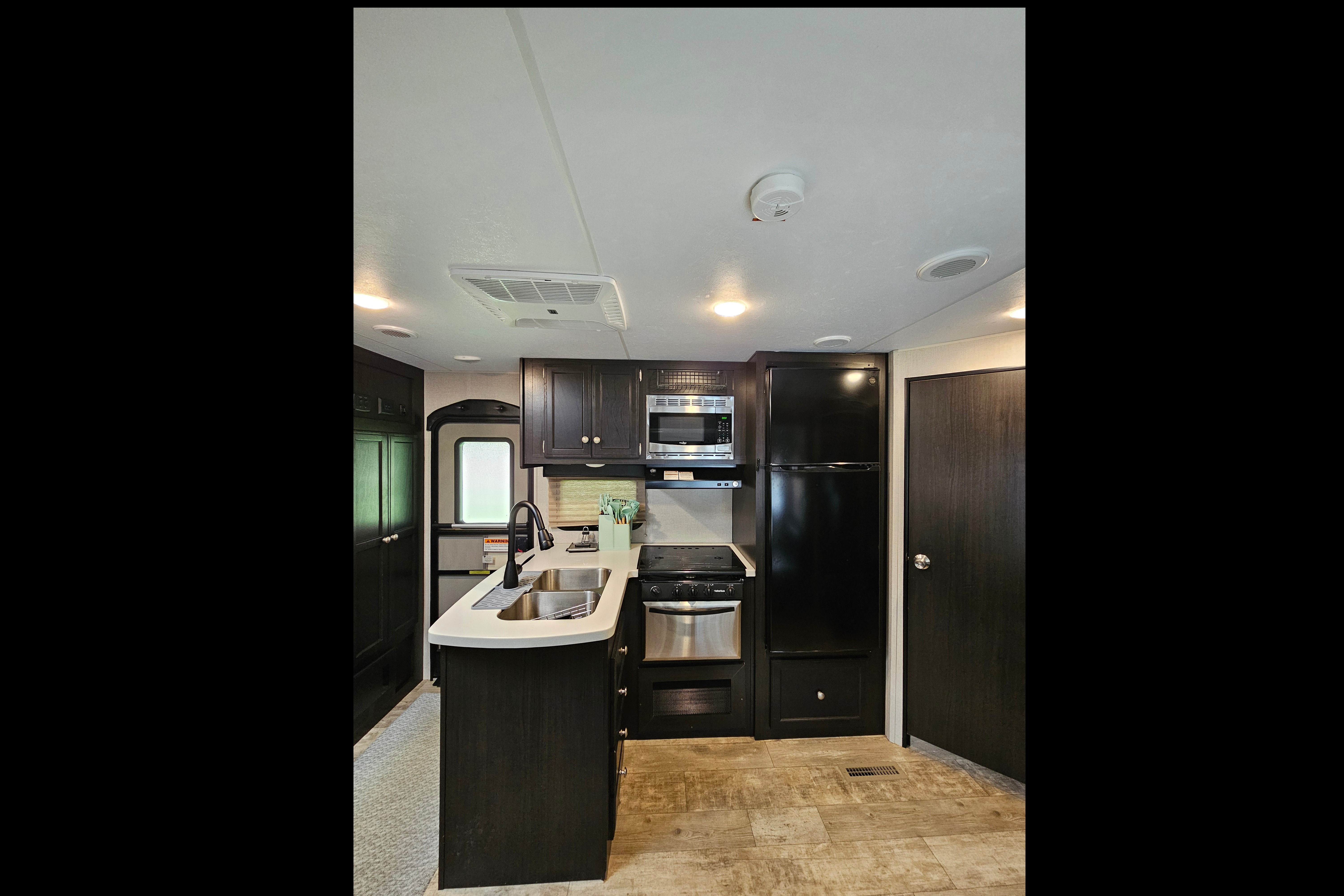 Blackburn's Venture RV Sporttrek Touring Edition 343VBH Travel Trailer