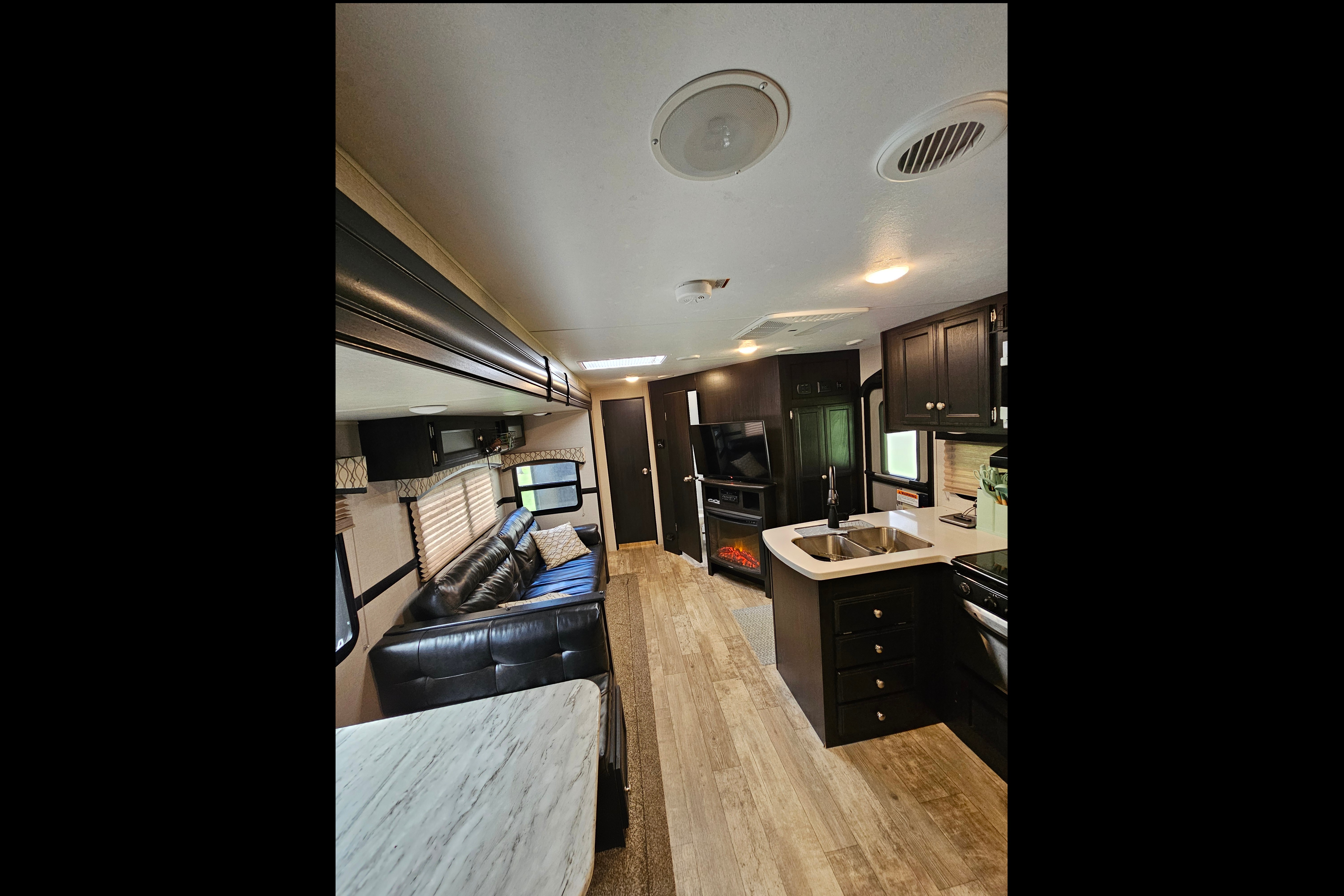 Blackburn's Venture RV Sporttrek Touring Edition 343VBH Travel Trailer
