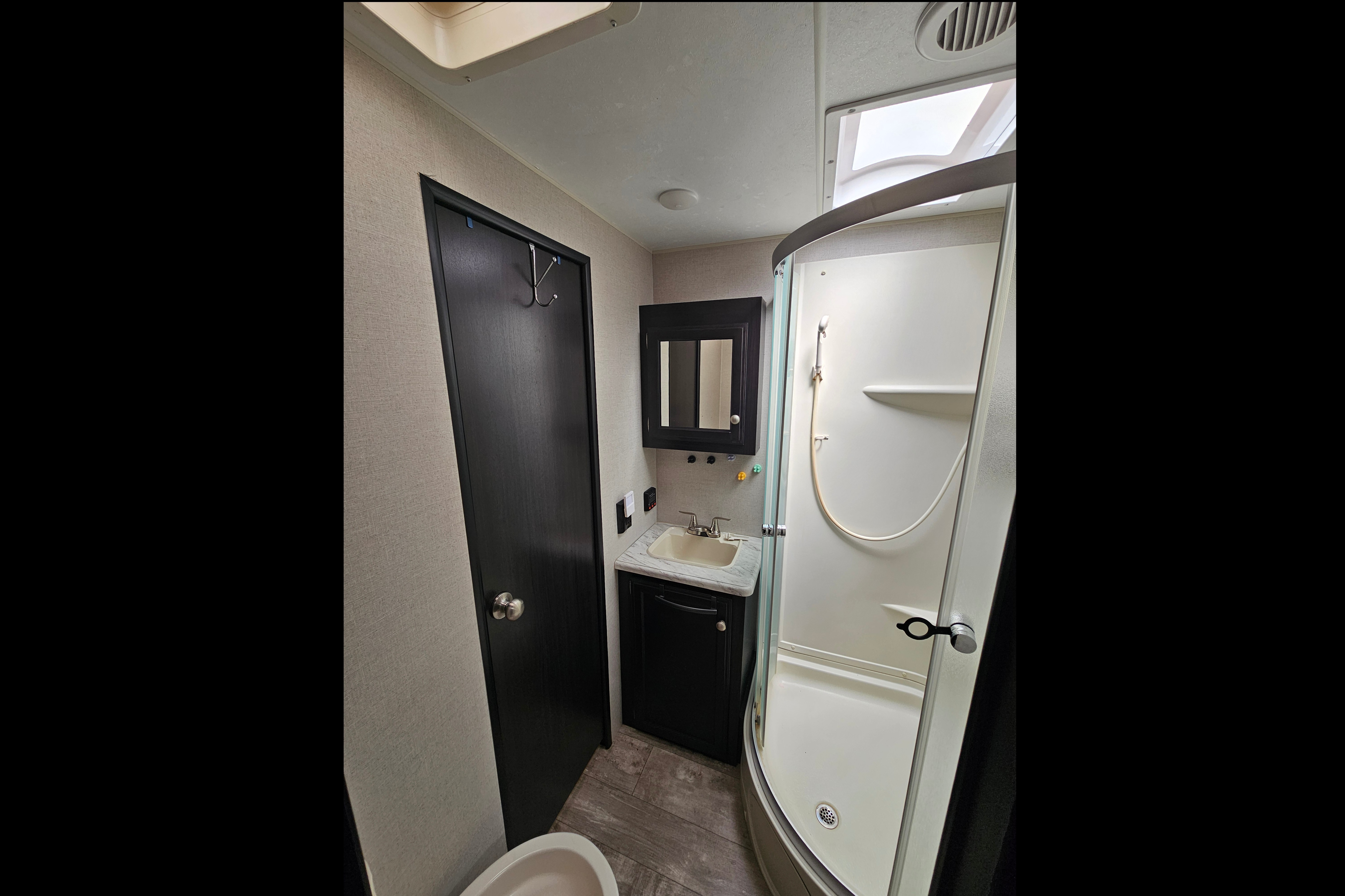 Blackburn's Venture RV Sporttrek Touring Edition 343VBH Travel Trailer