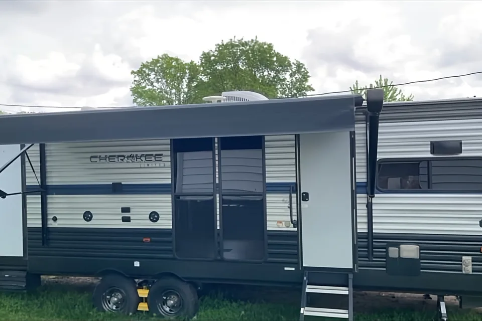 2019Forest River Cherokee 274VFK Sleeps 6!