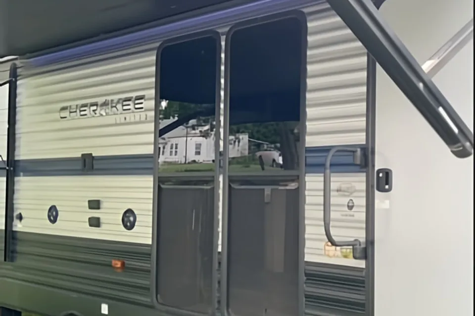 2019Forest River Cherokee 274VFK Sleeps 6!