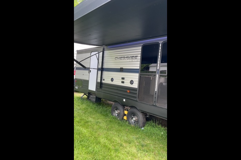2019Forest River Cherokee 274VFK Sleeps 6!