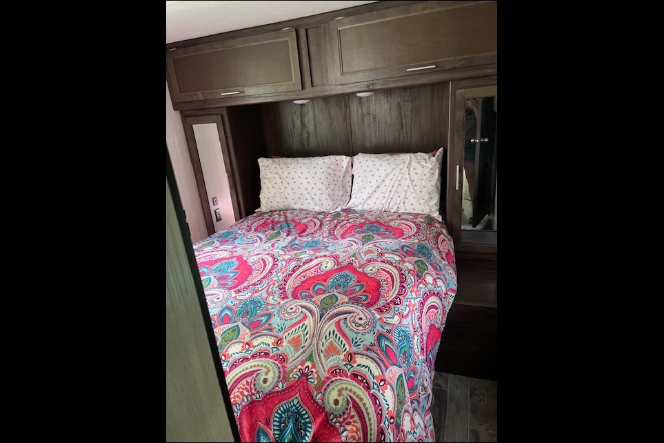 2019Forest River Cherokee 274VFK Sleeps 6!
