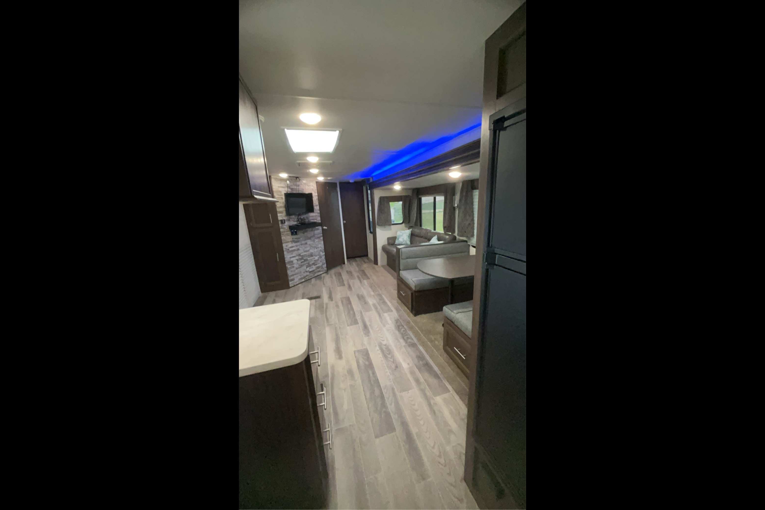 2019Forest River Cherokee 274VFK Sleeps 6!
