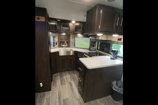 2019Forest River Cherokee 274VFK Sleeps 6!