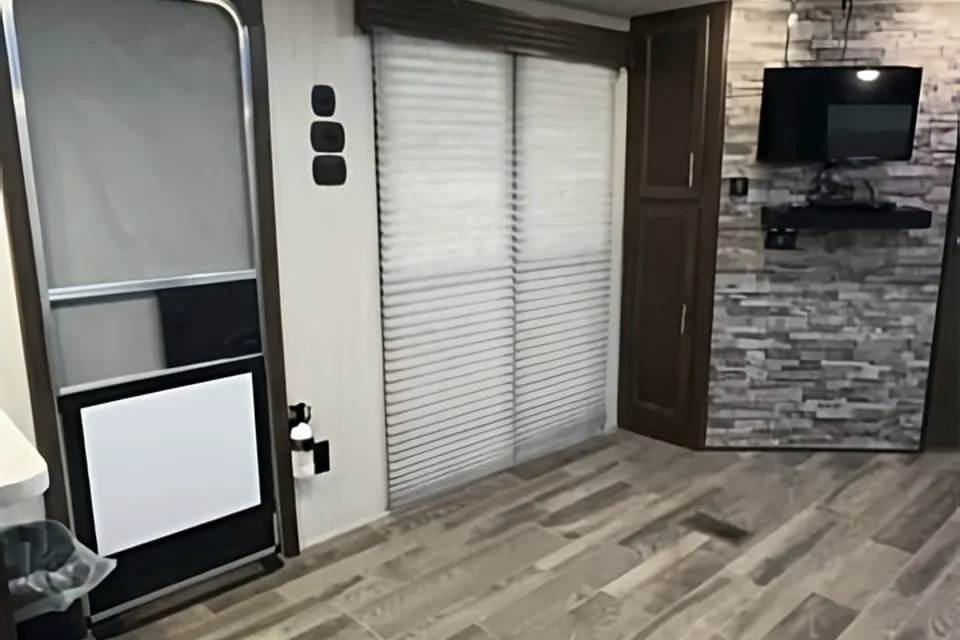 2019Forest River Cherokee 274VFK Sleeps 6!