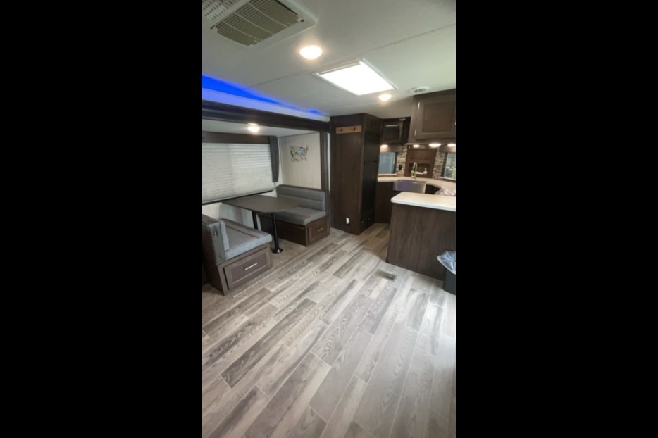 2019Forest River Cherokee 274VFK Sleeps 6!