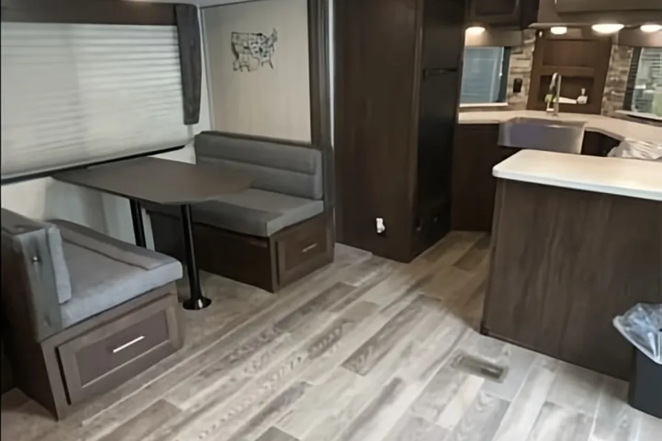 2019Forest River Cherokee 274VFK Sleeps 6!
