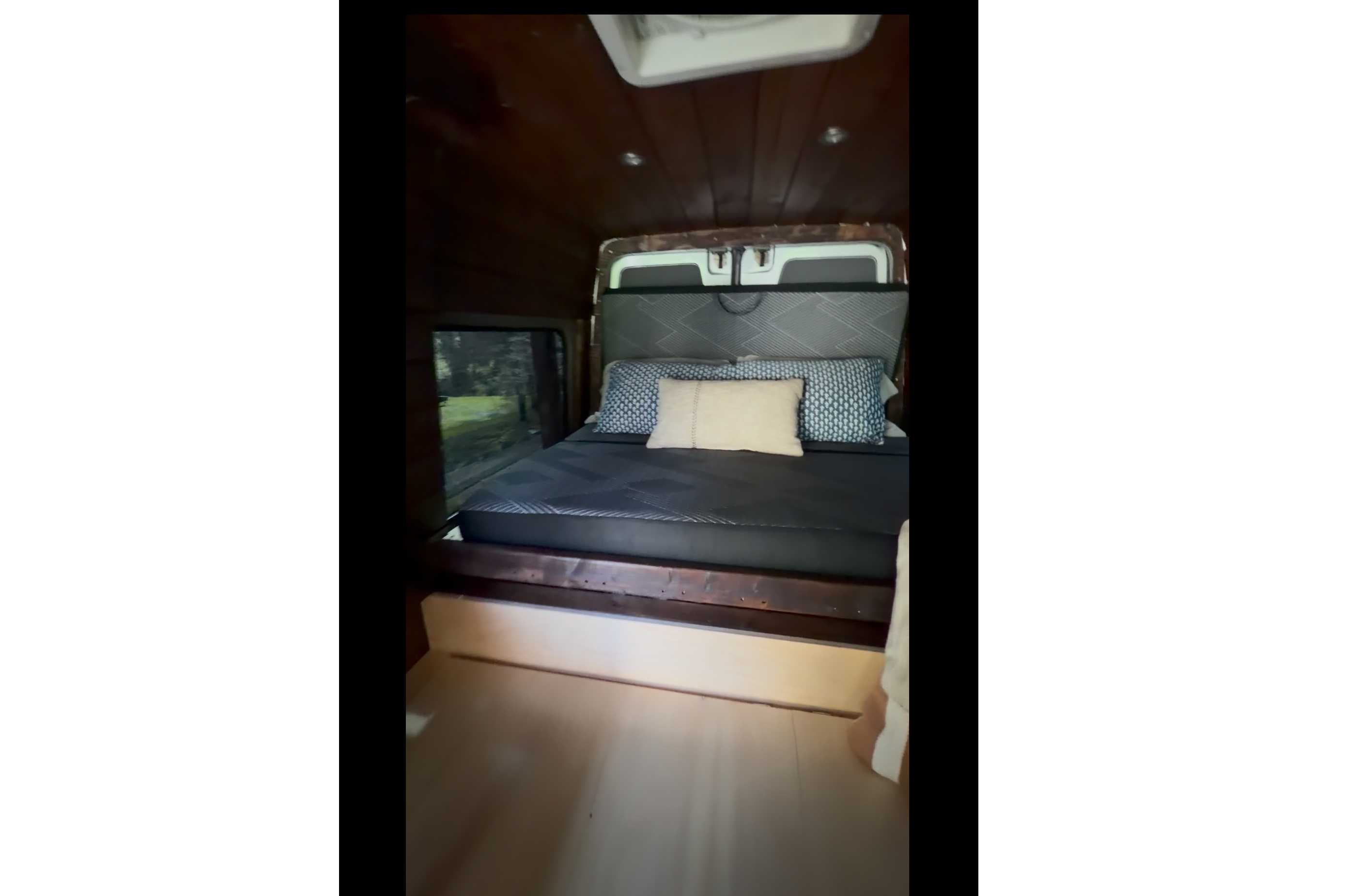 Snuggle Shuttle Dodge Sprinter Class B