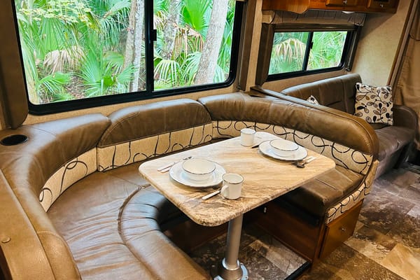 Cozy, Spacious, Wallet-Friendly Getaway + Lavish Amenities - 125 Miles/Day
