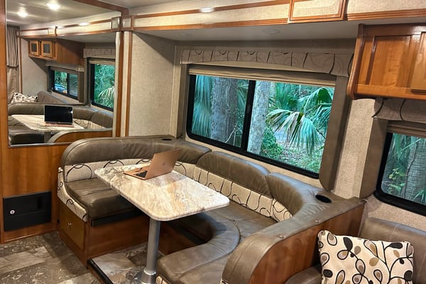 Cozy, Spacious, Wallet-Friendly Getaway + Lavish Amenities - 125 Miles/Day