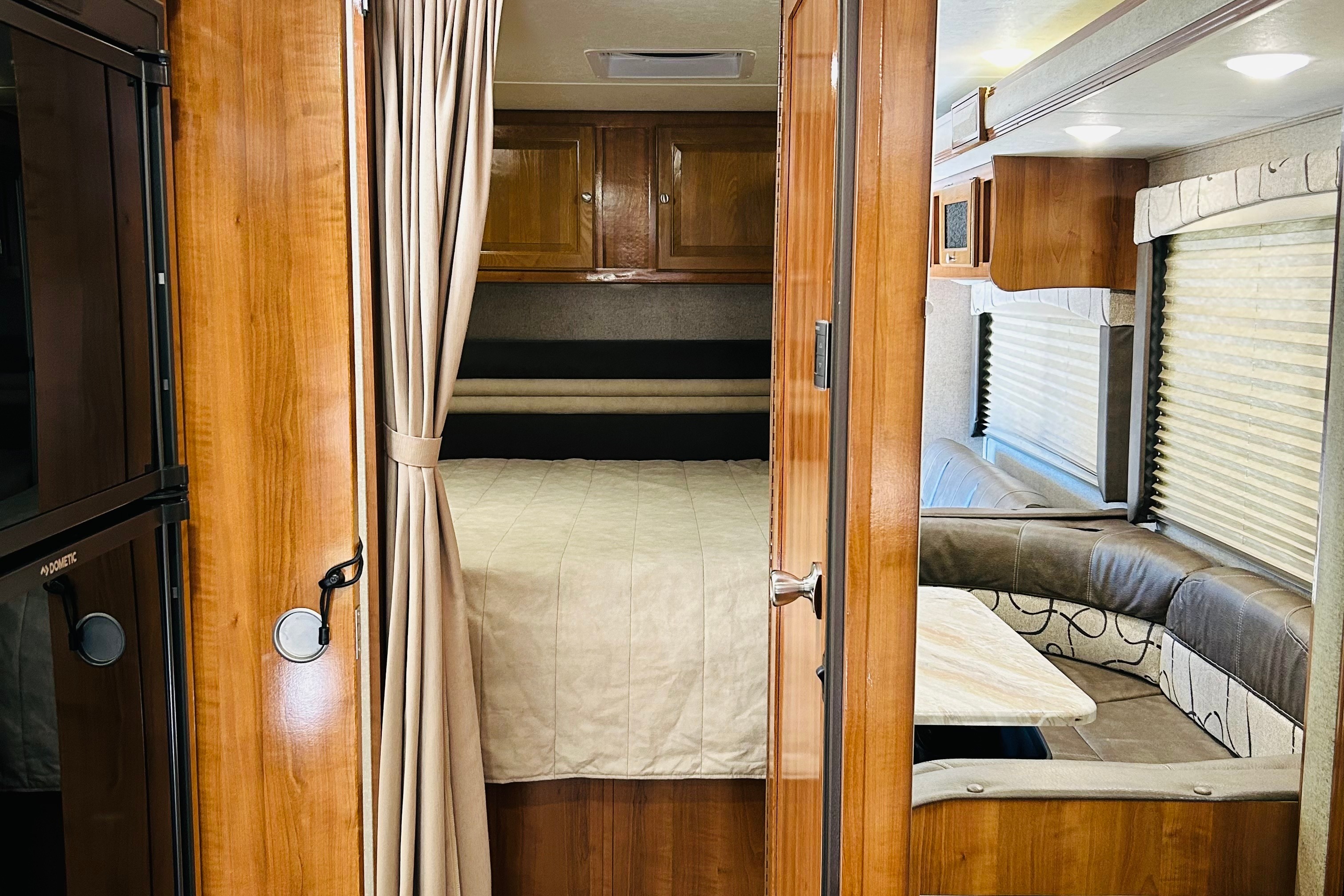 Cozy, Spacious, Wallet-Friendly Getaway + Lavish Amenities - 125 Miles/Day
