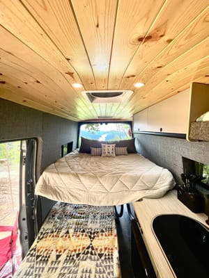 Vista Adventure Vans AWD Ford Transit