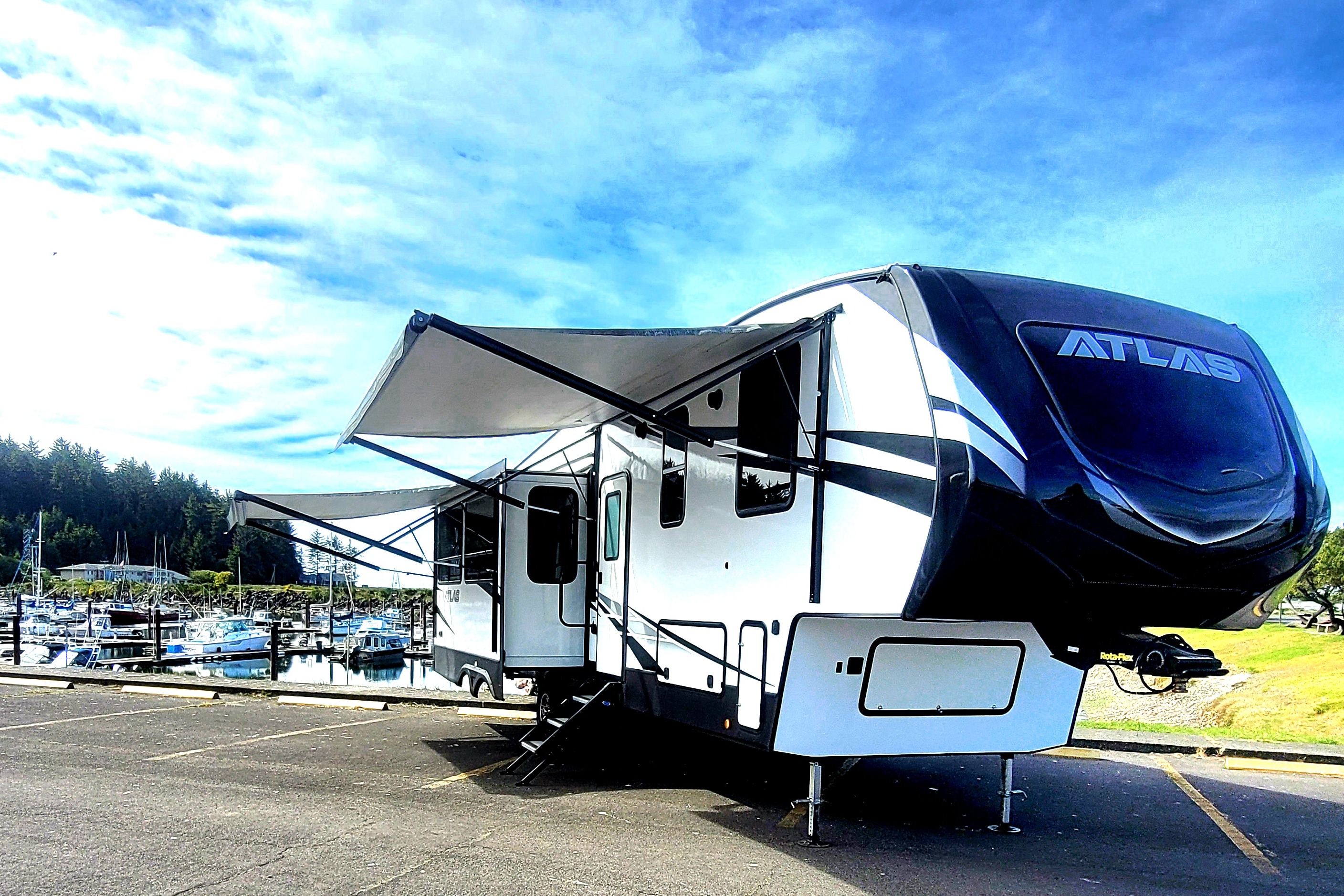 Coastal Couples Dutchmen Atlas Fifth Wheel