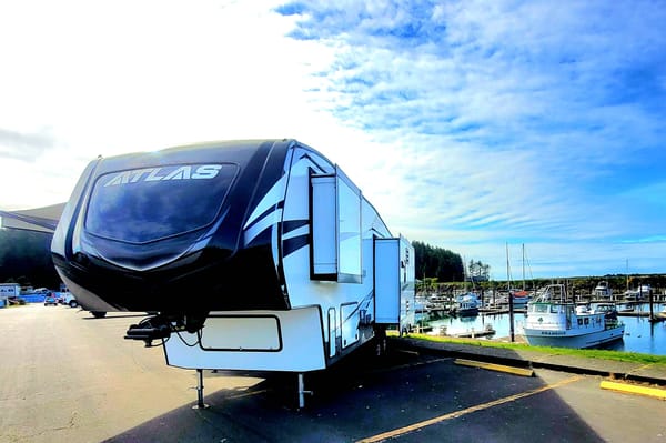 Coastal Couples Dutchmen Atlas Fifth Wheel