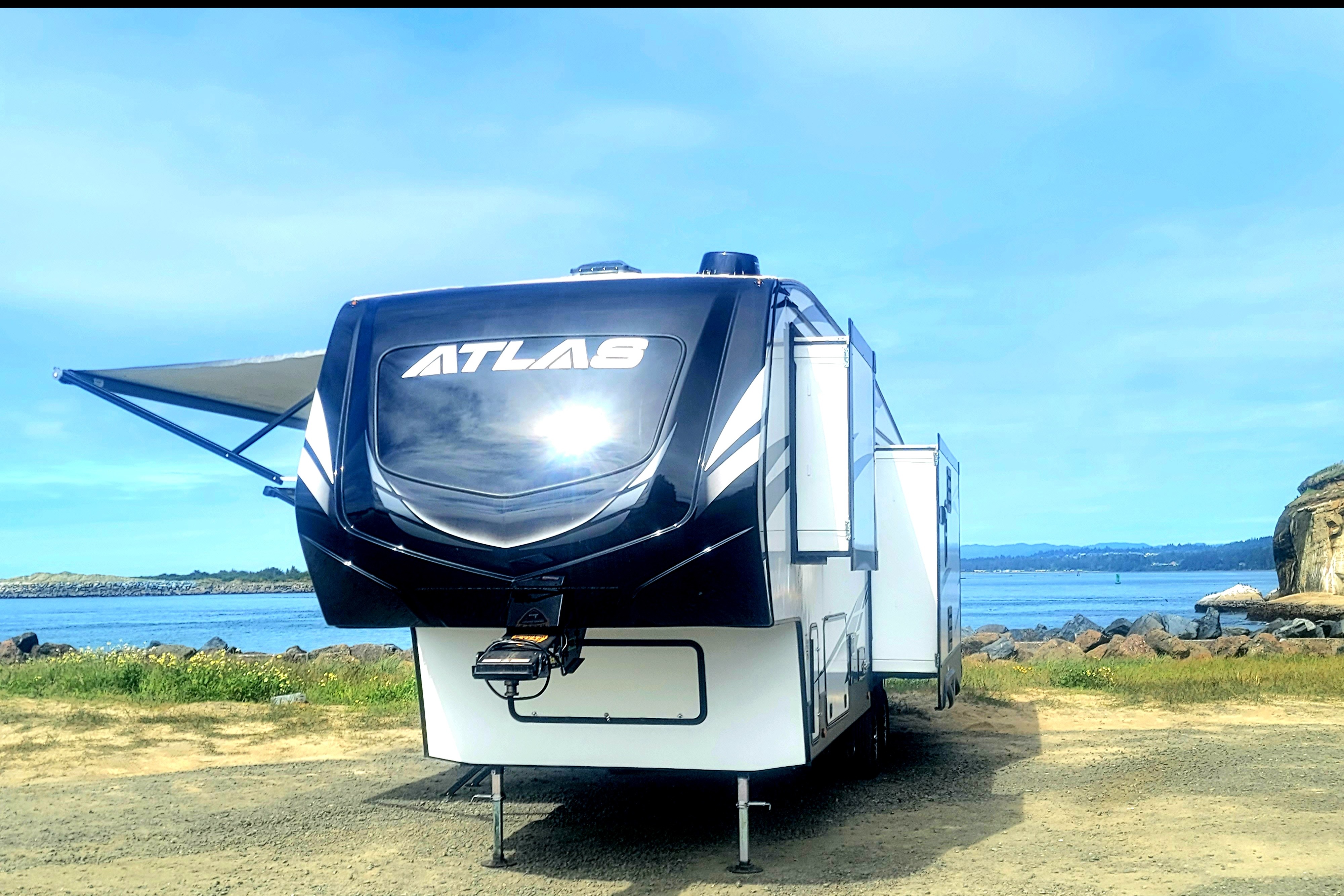 Coastal Couples Dutchmen Atlas Fifth Wheel
