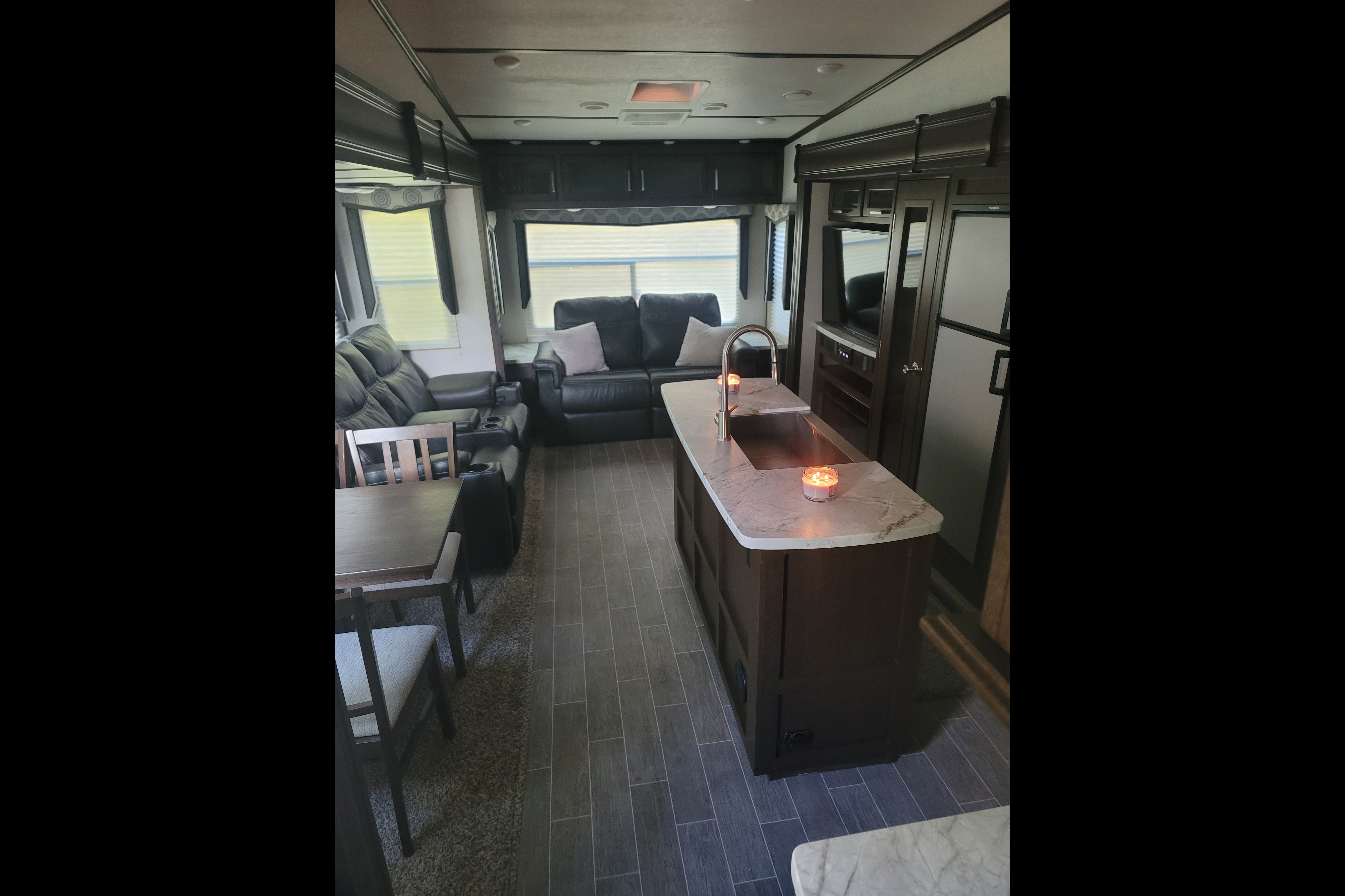 Coastal Couples Dutchmen Atlas Fifth Wheel