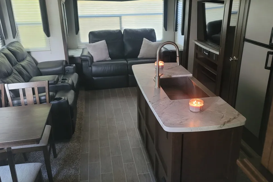 Coastal Couples Dutchmen Atlas Fifth Wheel