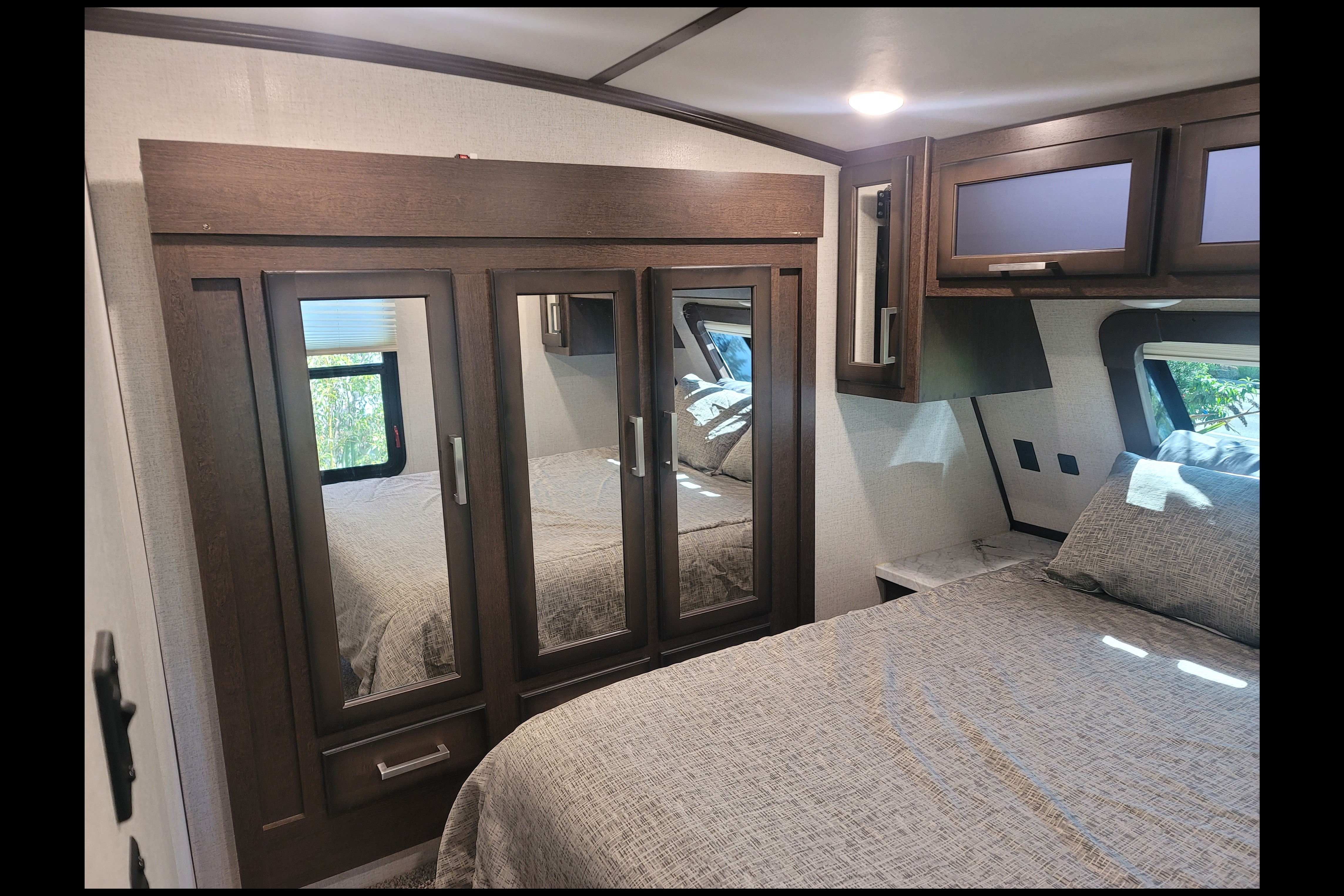 Coastal Couples Dutchmen Atlas Fifth Wheel