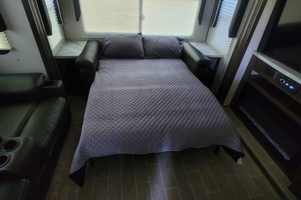 Coastal Couples Dutchmen Atlas Fifth Wheel