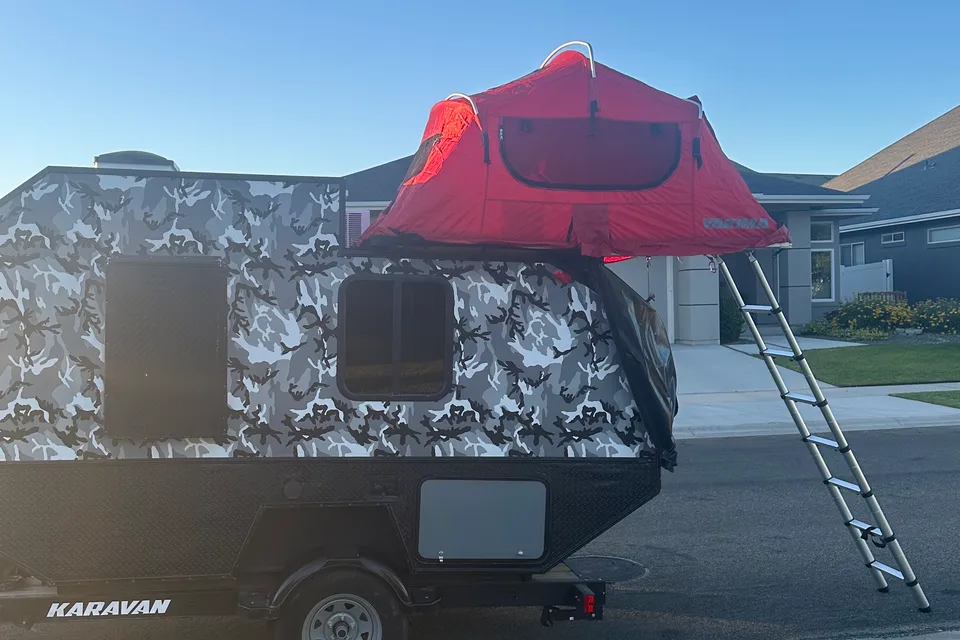 Camo Standy Karavan Micro Trailer w/ Rooftop Tent
