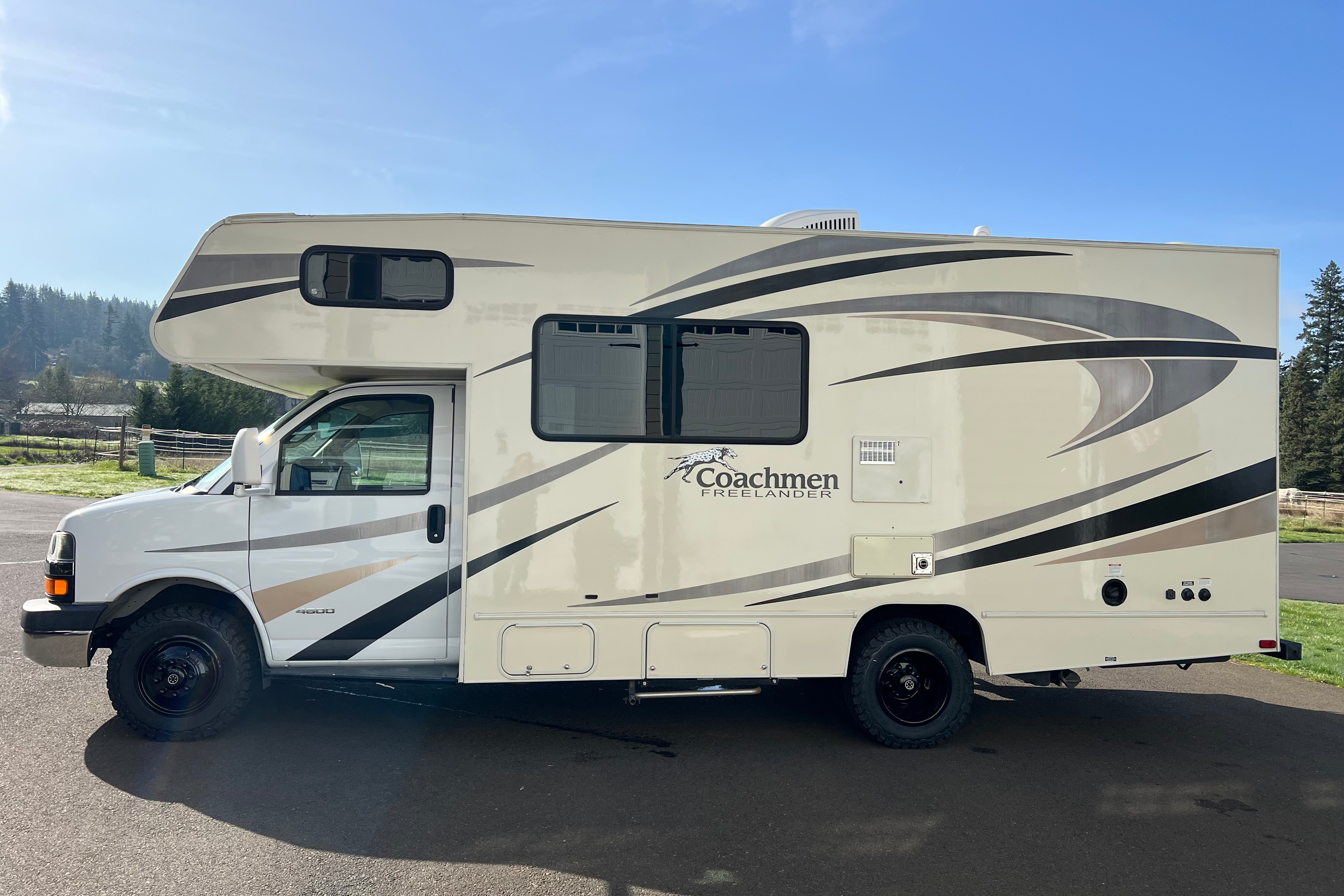 Ovi's Coachmen Freelander 21QB Class C