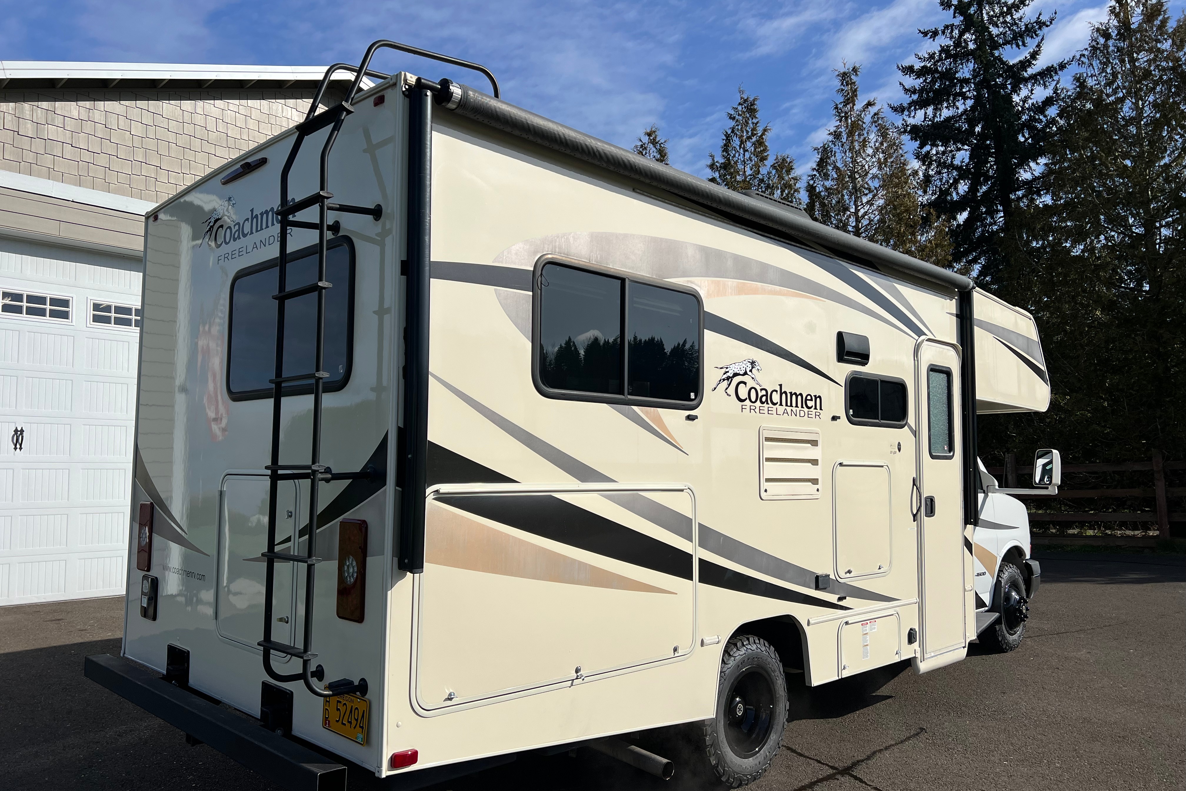 Ovi's Coachmen Freelander 21QB Class C