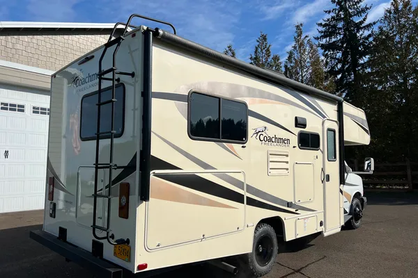 Ovi's Coachmen Freelander 21QB Class C