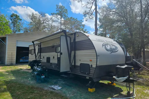 Grey wolf toy hauler