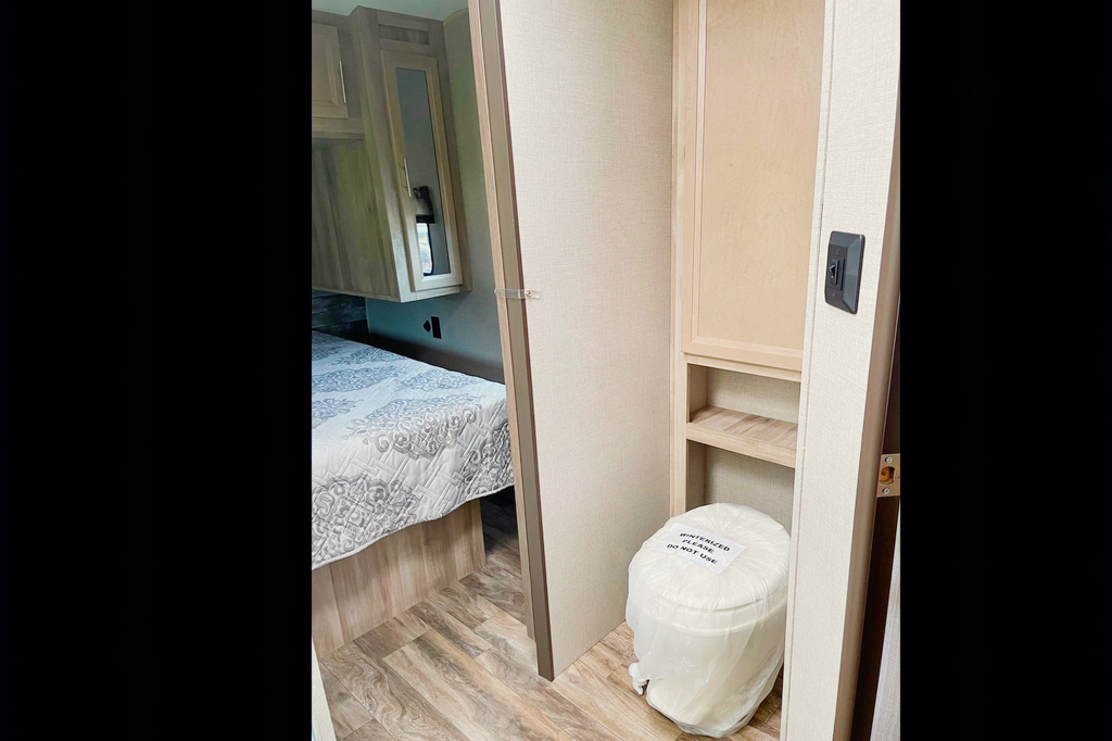 Foldesi’s 2020 Coachmen Catalina Trail Blazer 26t Toy Hauler