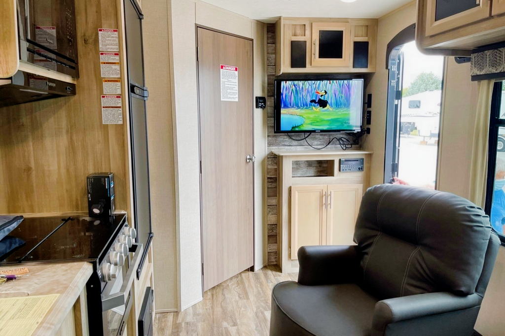 Foldesi’s 2020 Coachmen Catalina Trail Blazer 26t Toy Hauler