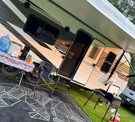 Jocelyn's Highland Ridge RV 26BH Travel Trailer