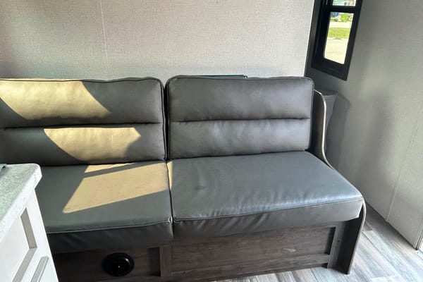 Jocelyn's Highland Ridge RV 26BH Travel Trailer