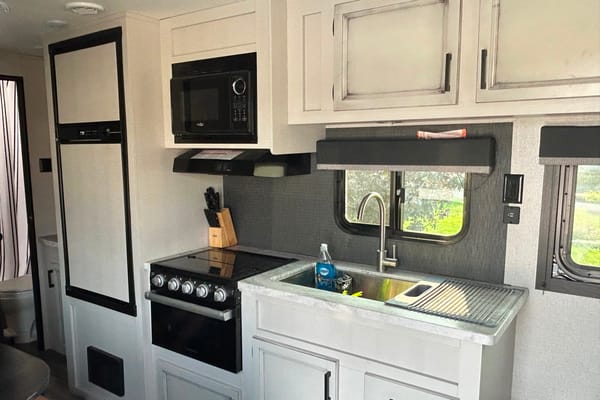 Jocelyn's Highland Ridge RV 26BH Travel Trailer