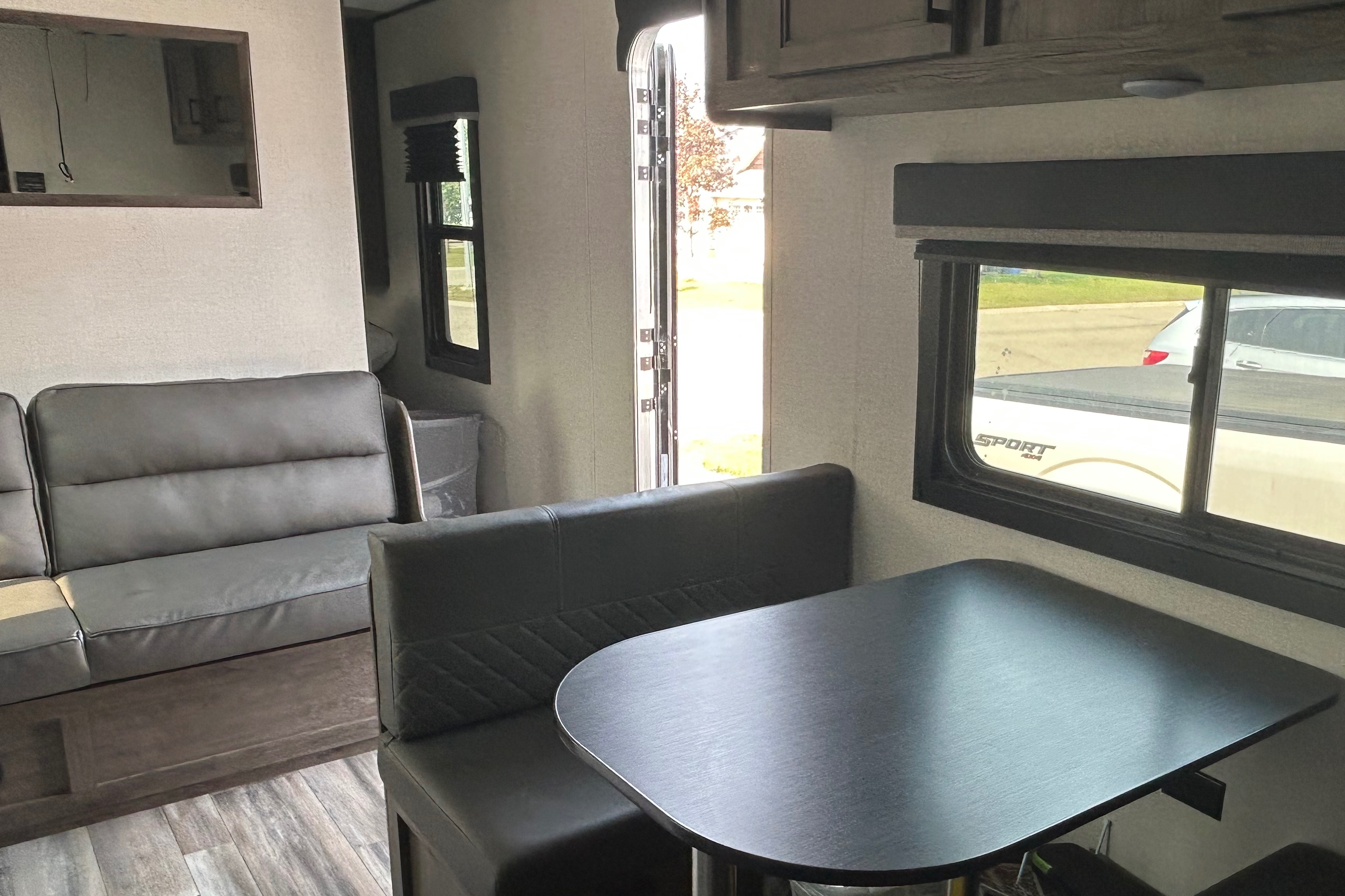 Jocelyn's Highland Ridge RV 26BH Travel Trailer