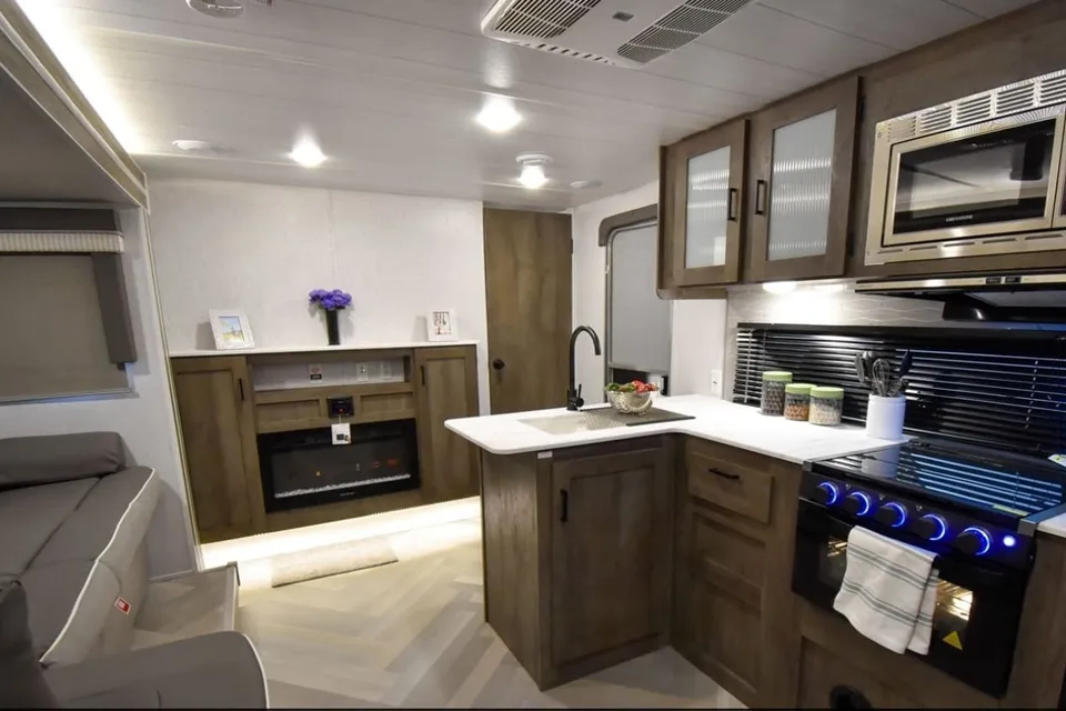 2023 Wildwood Xlite 263BHXL Travel Trailer