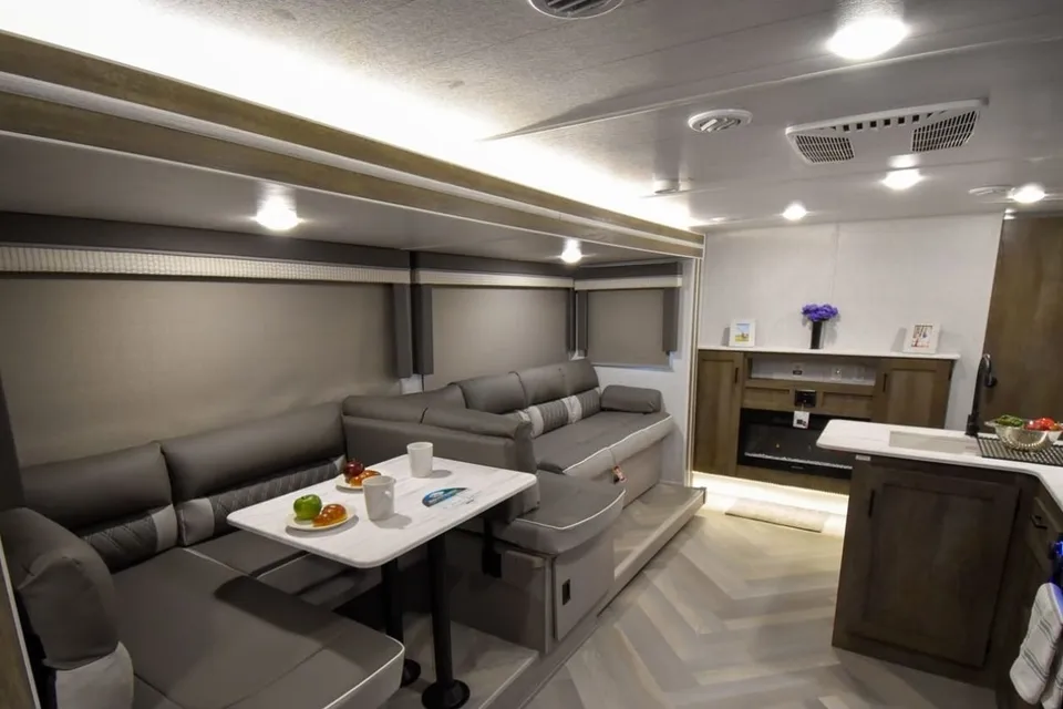 2023 Wildwood Xlite 263BHXL Travel Trailer