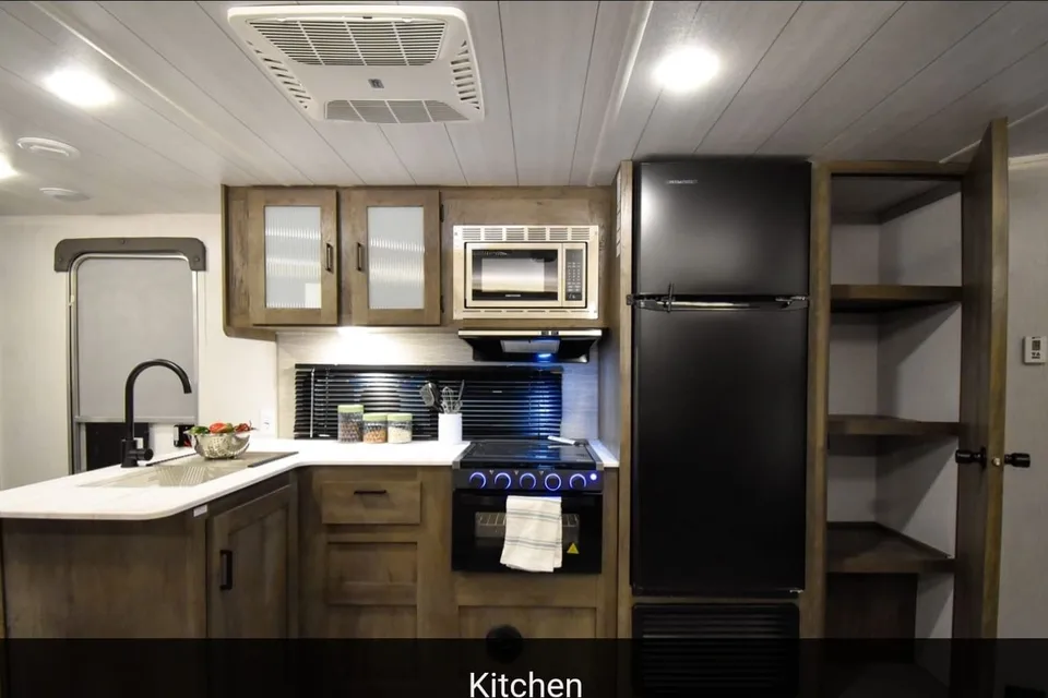 2023 Wildwood Xlite 263BHXL Travel Trailer