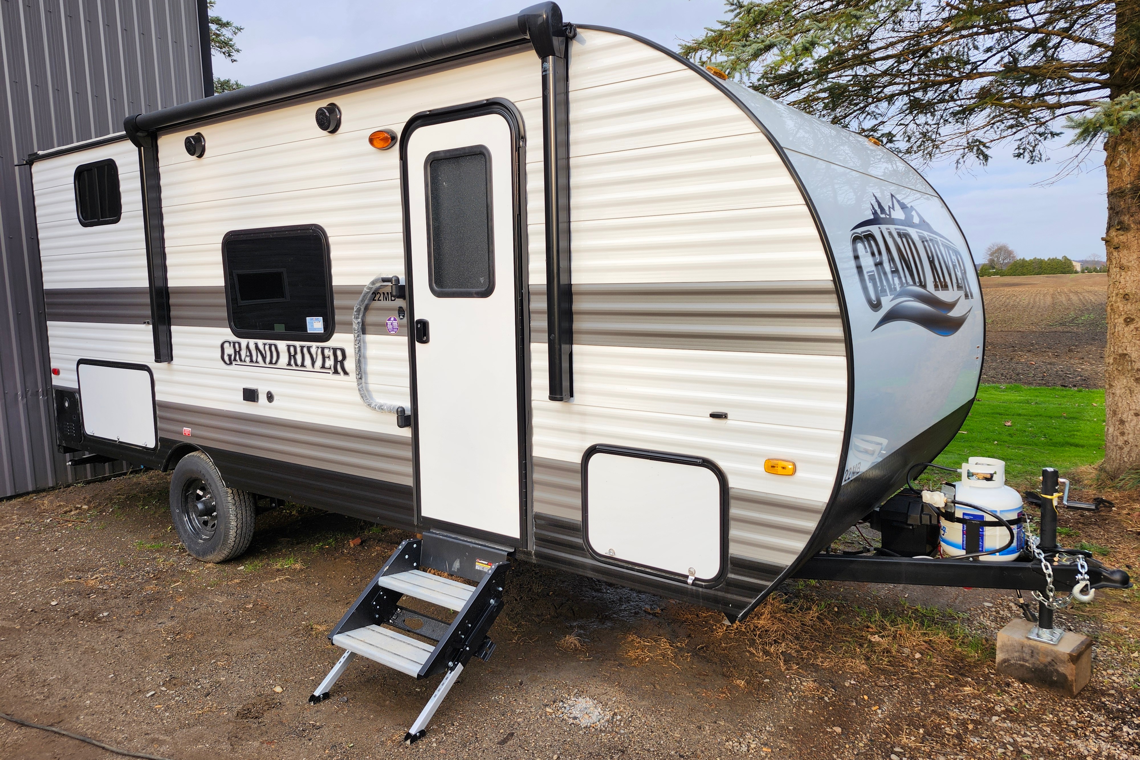 Blair's Grand River 22MB Travel Trailer