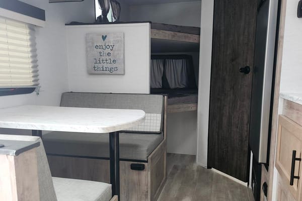 Blair's Grand River 22MB Travel Trailer