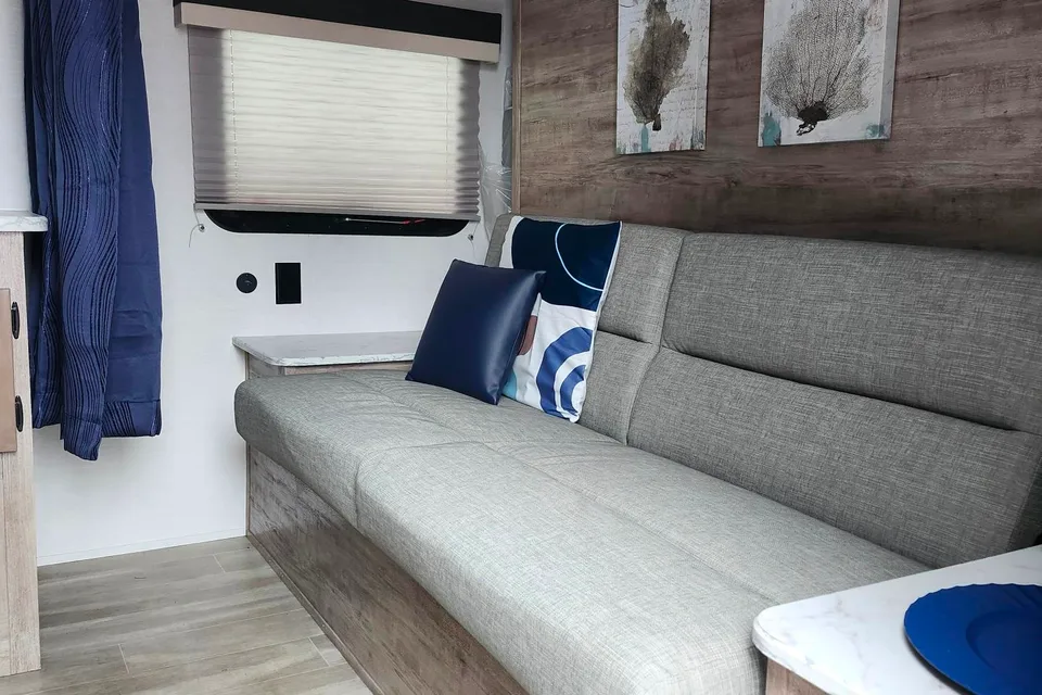 Blair's Grand River 22MB Travel Trailer