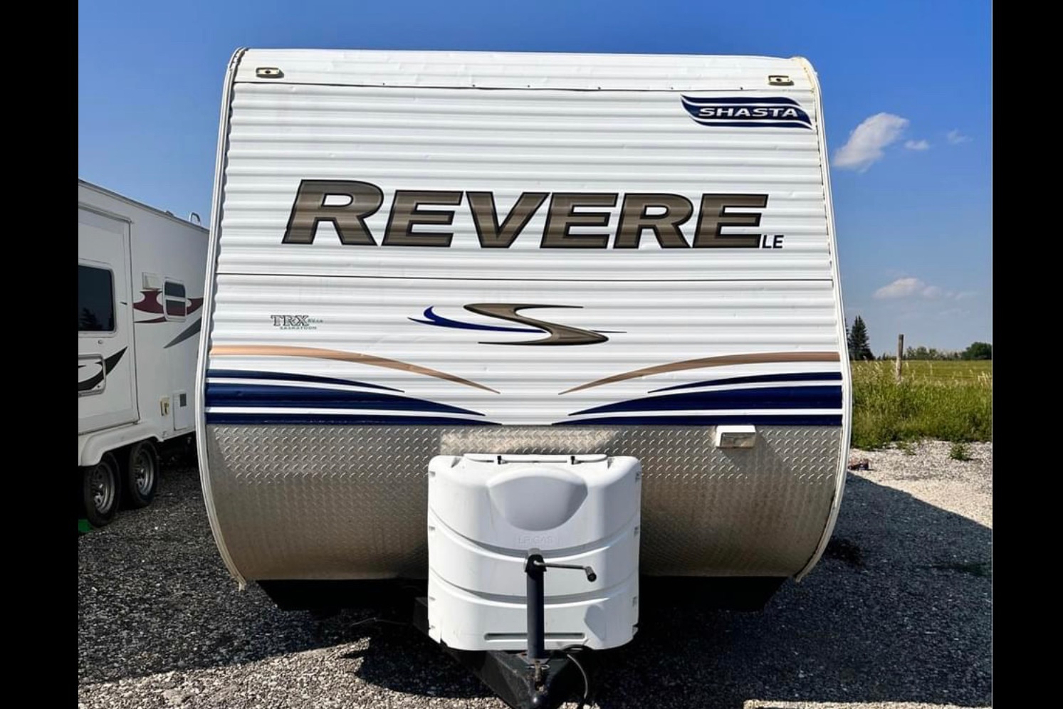 Rey’s Shasta Revere Travel Trailer 7 Sleeps for Family