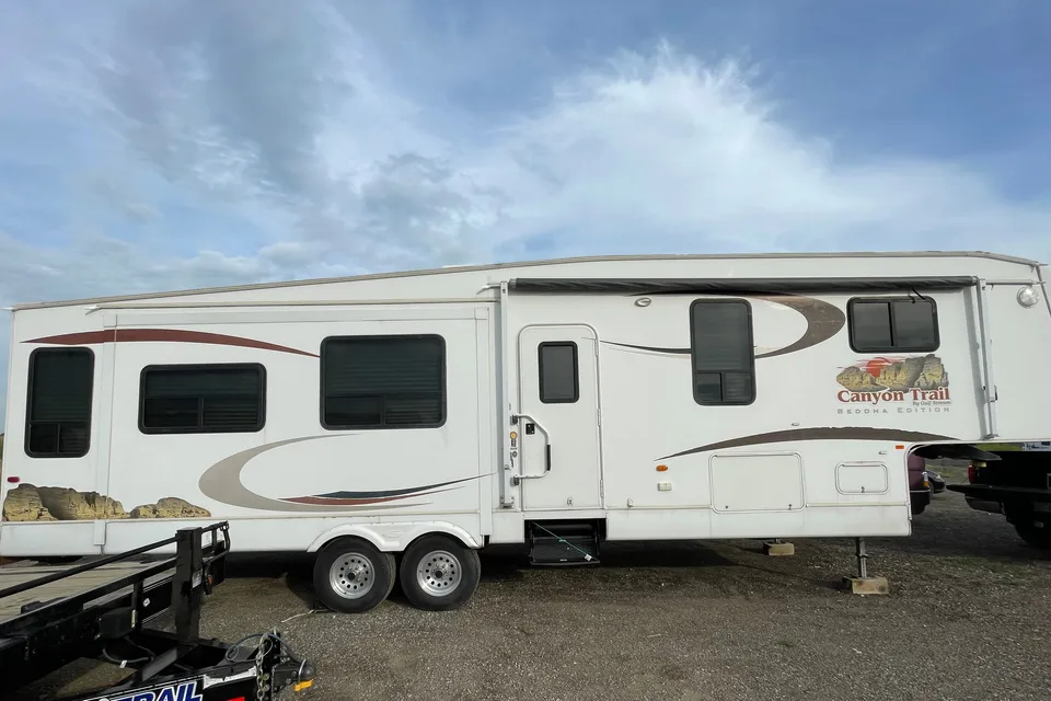 Canyon Trail Sedona Series M-33FSBI Fifth wheel