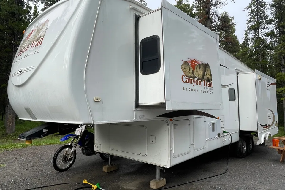 Canyon Trail Sedona Series M-33FSBI Fifth wheel