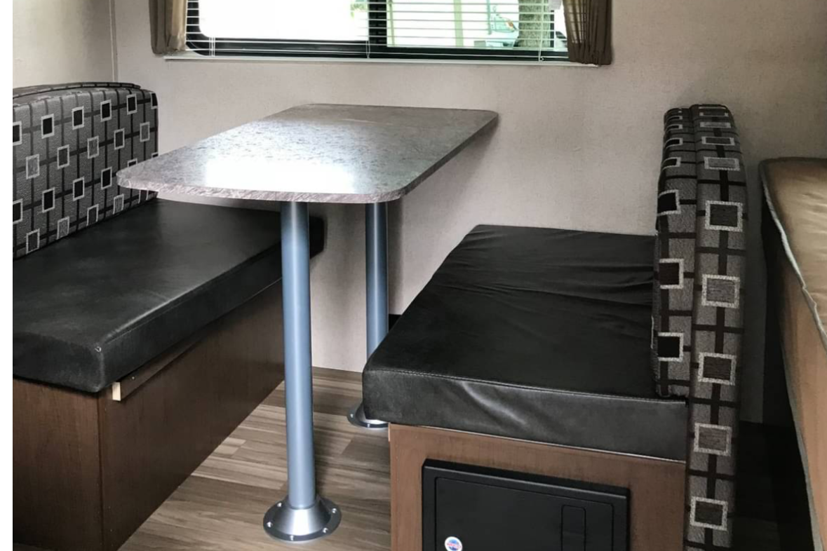 Chris's Shasta Oasis 18BH Travel Trailer