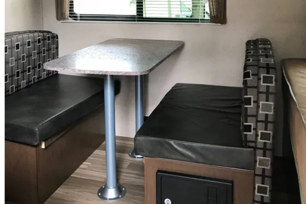 Chris's Shasta Oasis 18BH Travel Trailer