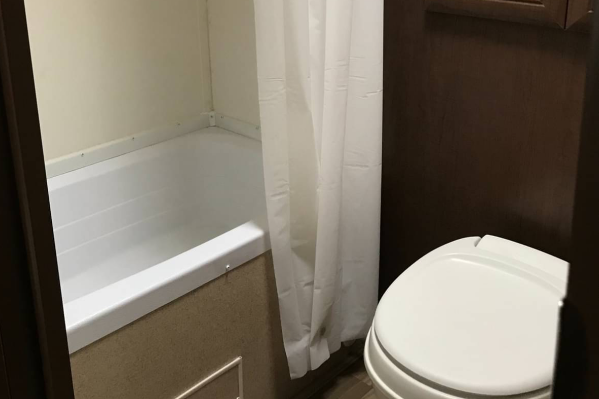 Chris's Shasta Oasis 18BH Travel Trailer